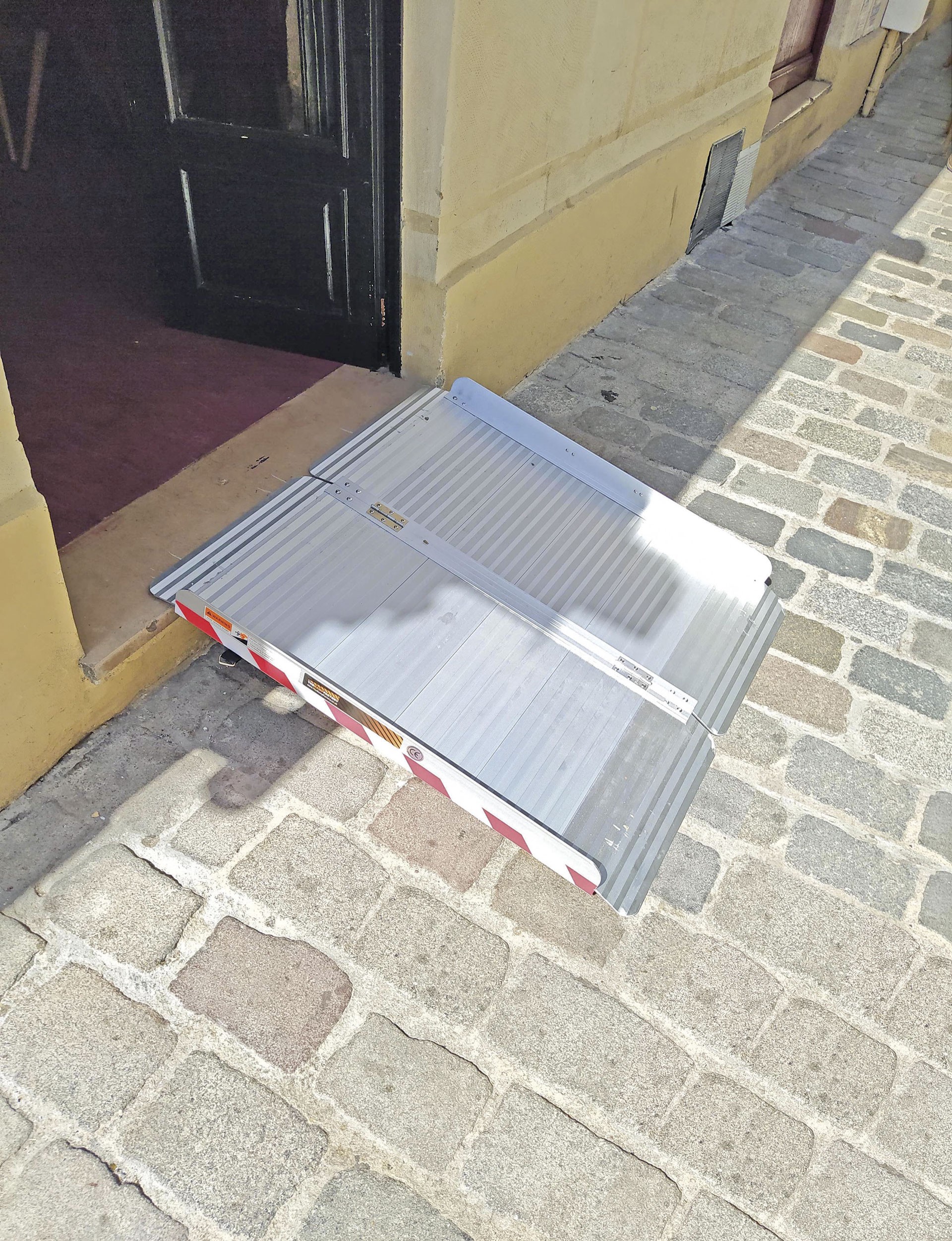 Rampe PMR pliante en aluminium 1.2 m - 300 kg
