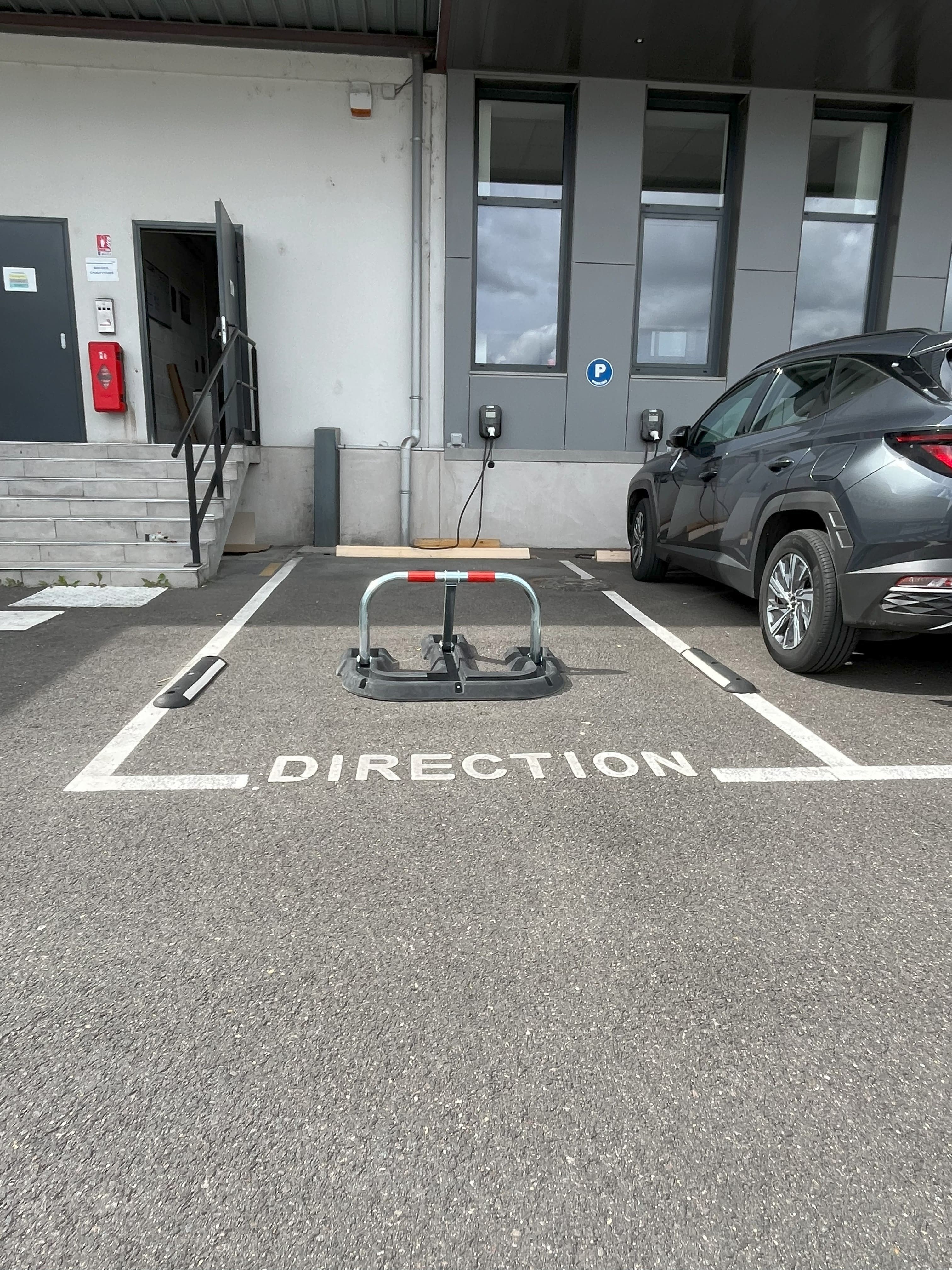 Parking hoop Ø 50 mm with central base, to be fixed