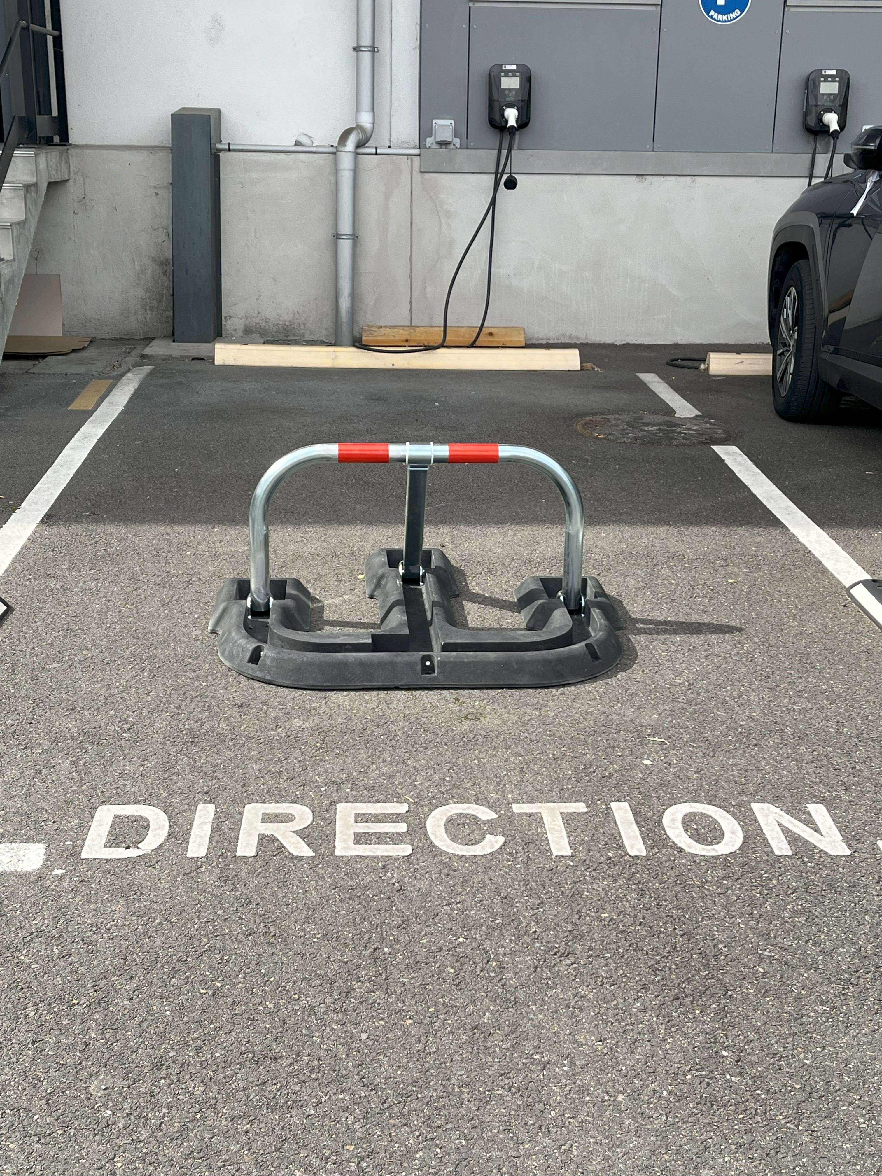Parking hoop Ø 50 mm with central base, to be fixed