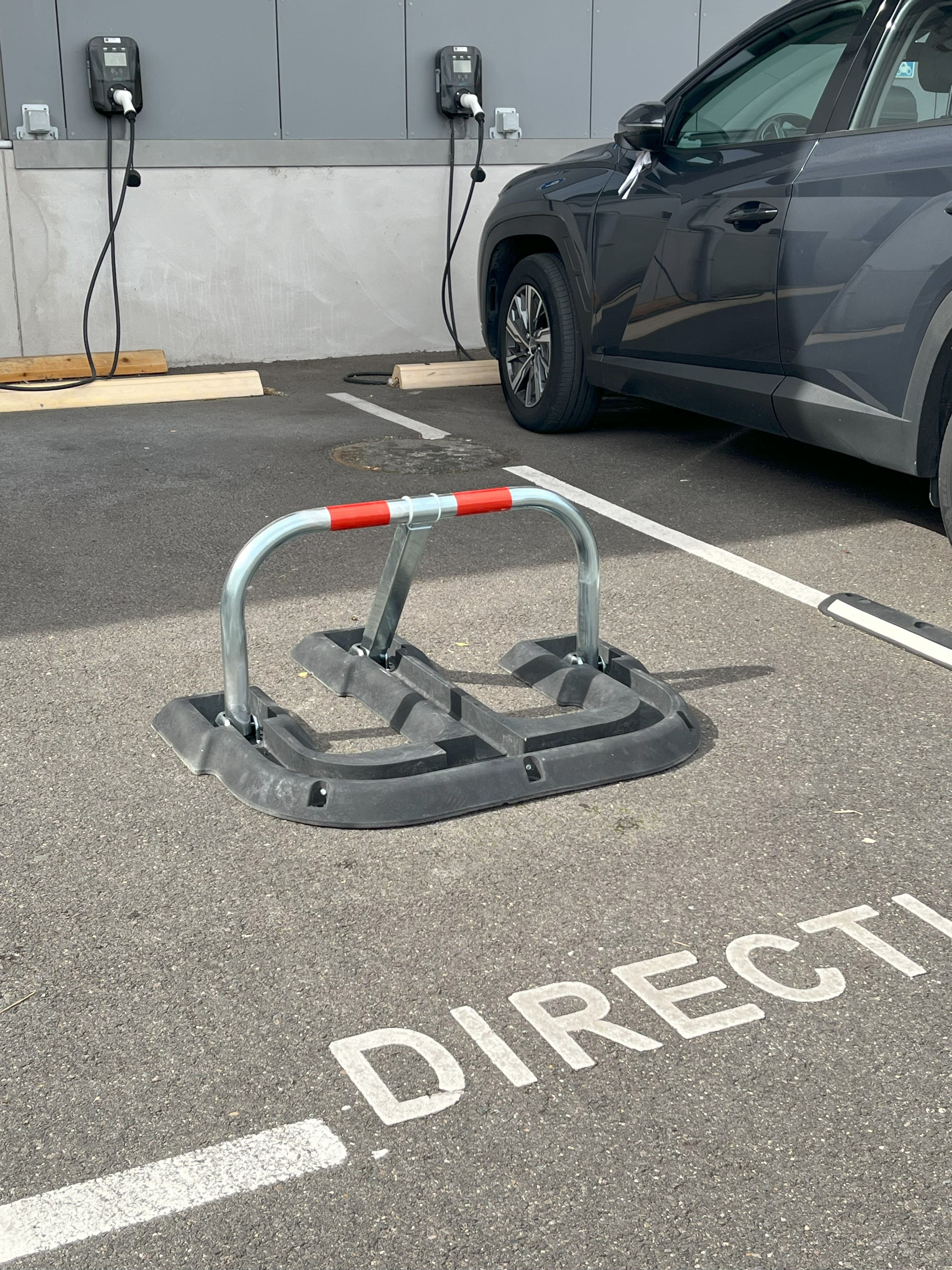 Parking hoop Ø 50 mm with central base, to be fixed