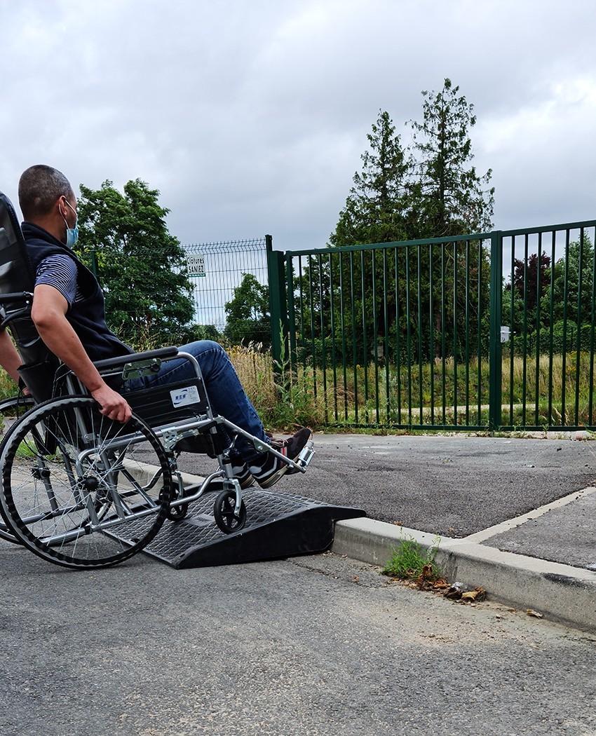 Portable wheelchair access ramp
