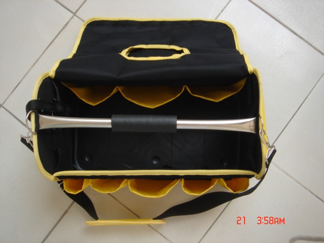 Boîte à outils avec fond rigide