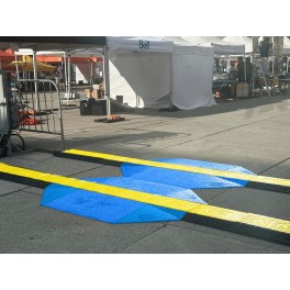 2-channel cable protector (35 × 38 mm) – with wheelchair-accessible ramp