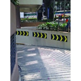 Parking signage arrow with reflectors