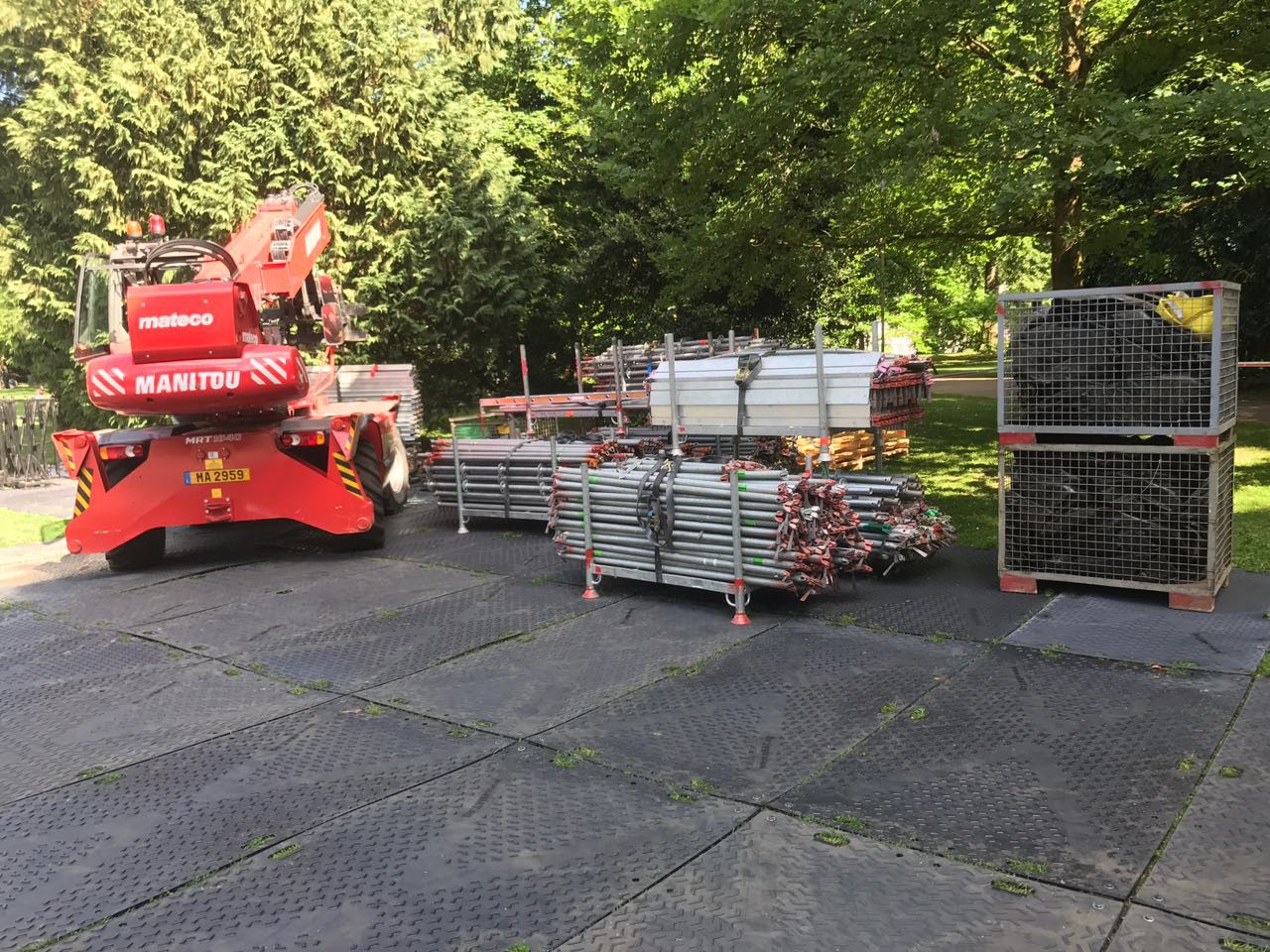 Temporary road plate  2.4 m 80 T