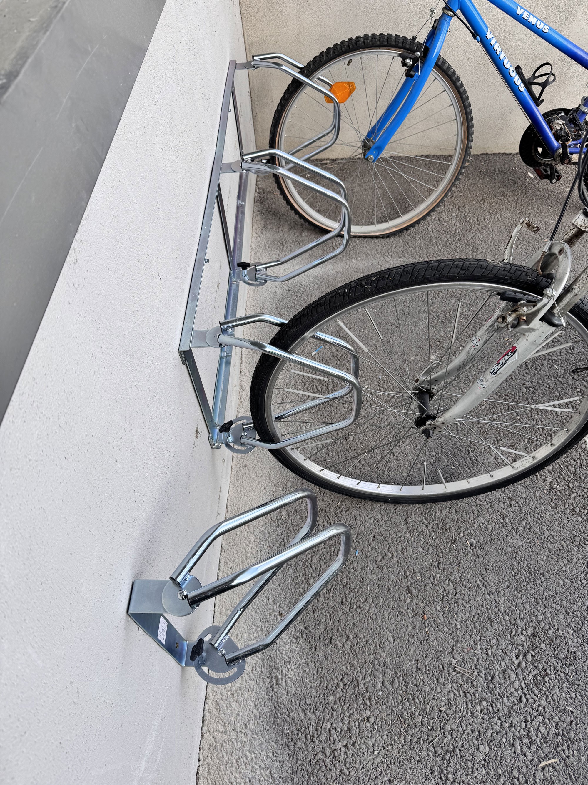 Rack à vélo mural 3 vélos