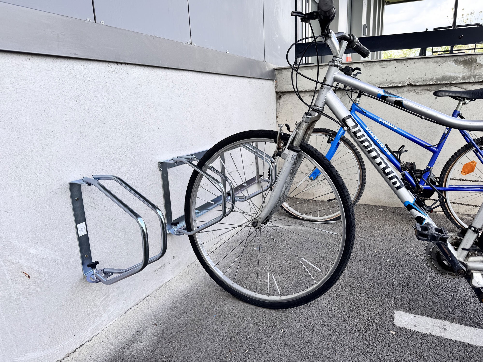 Rack à vélo mural 3 vélos