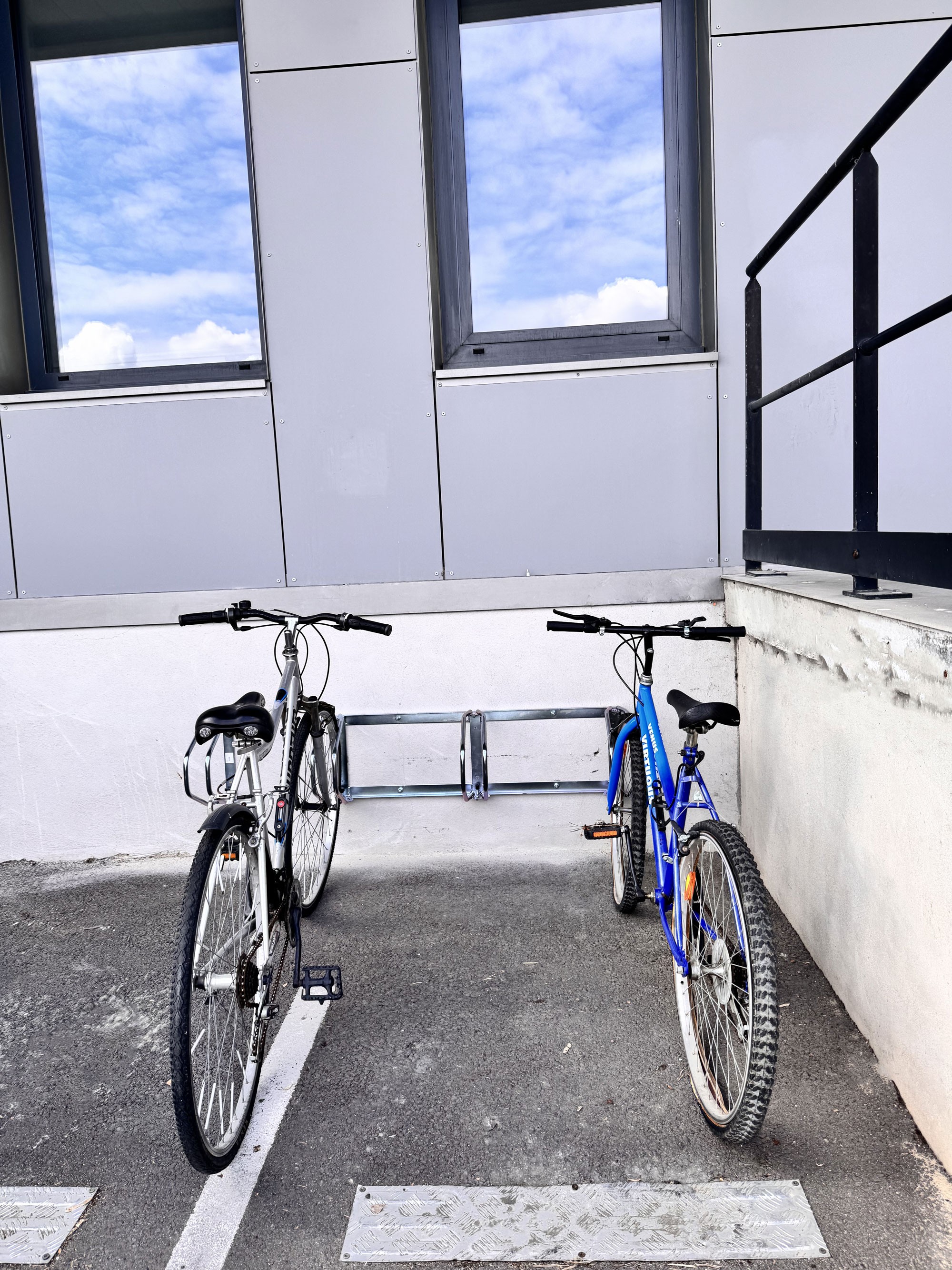 Rack à vélo mural 3 vélos