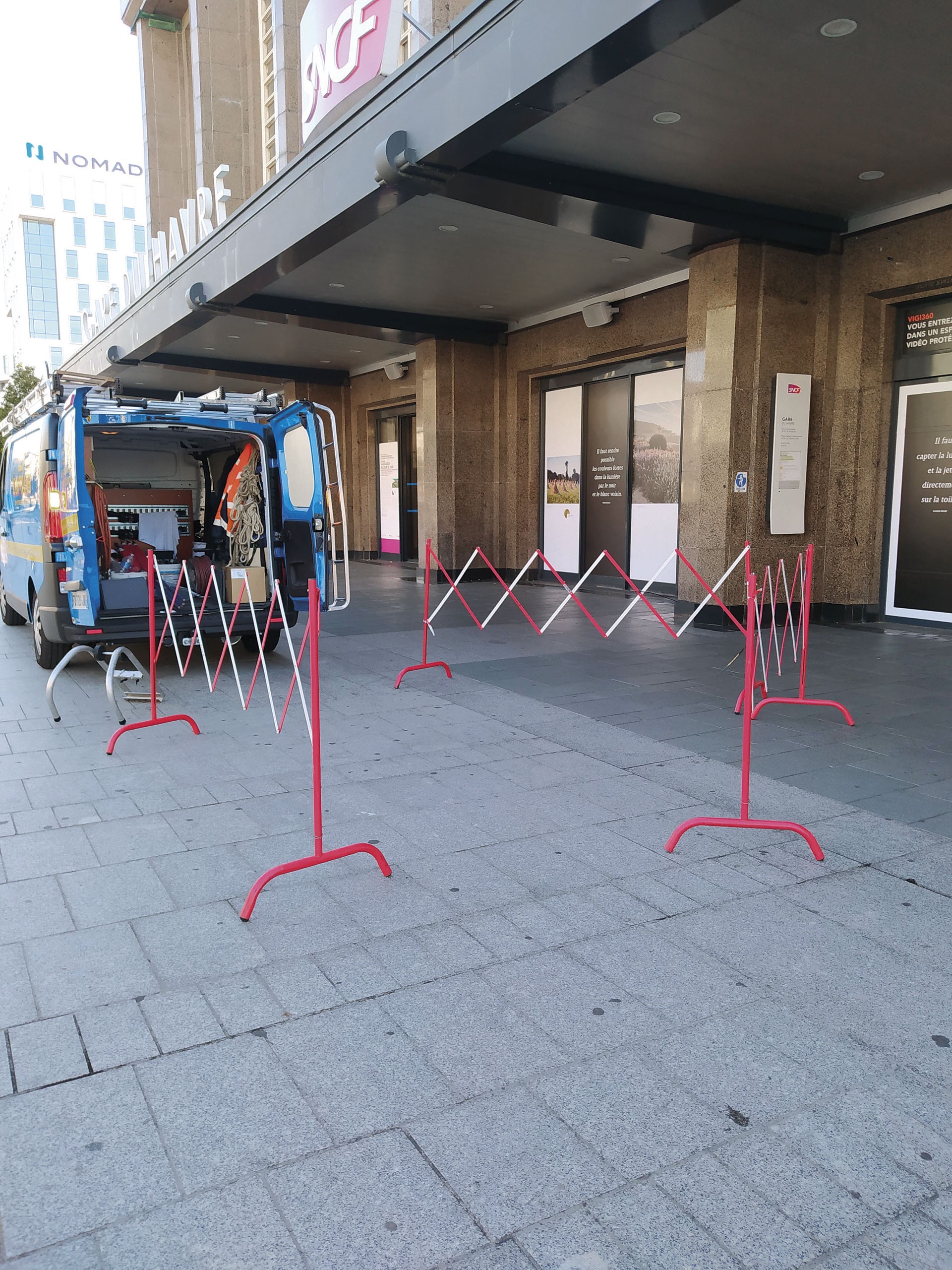 Barrière extensible acier 2,30 m