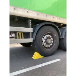 Heavy-duty wheel chock