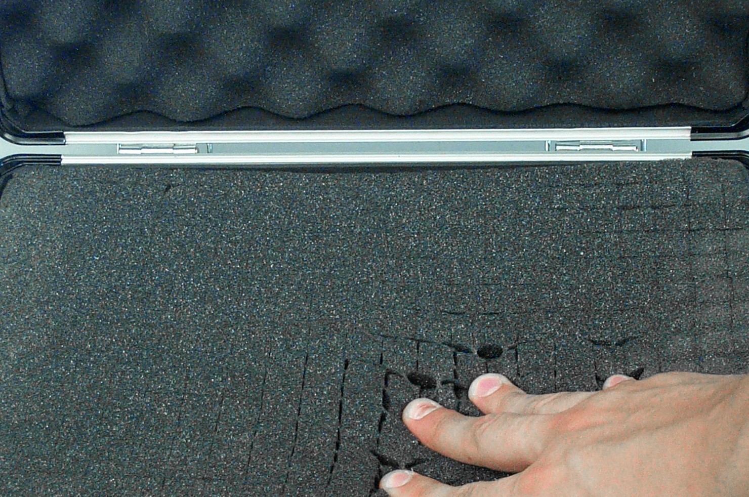 Pre-cut foam for crate