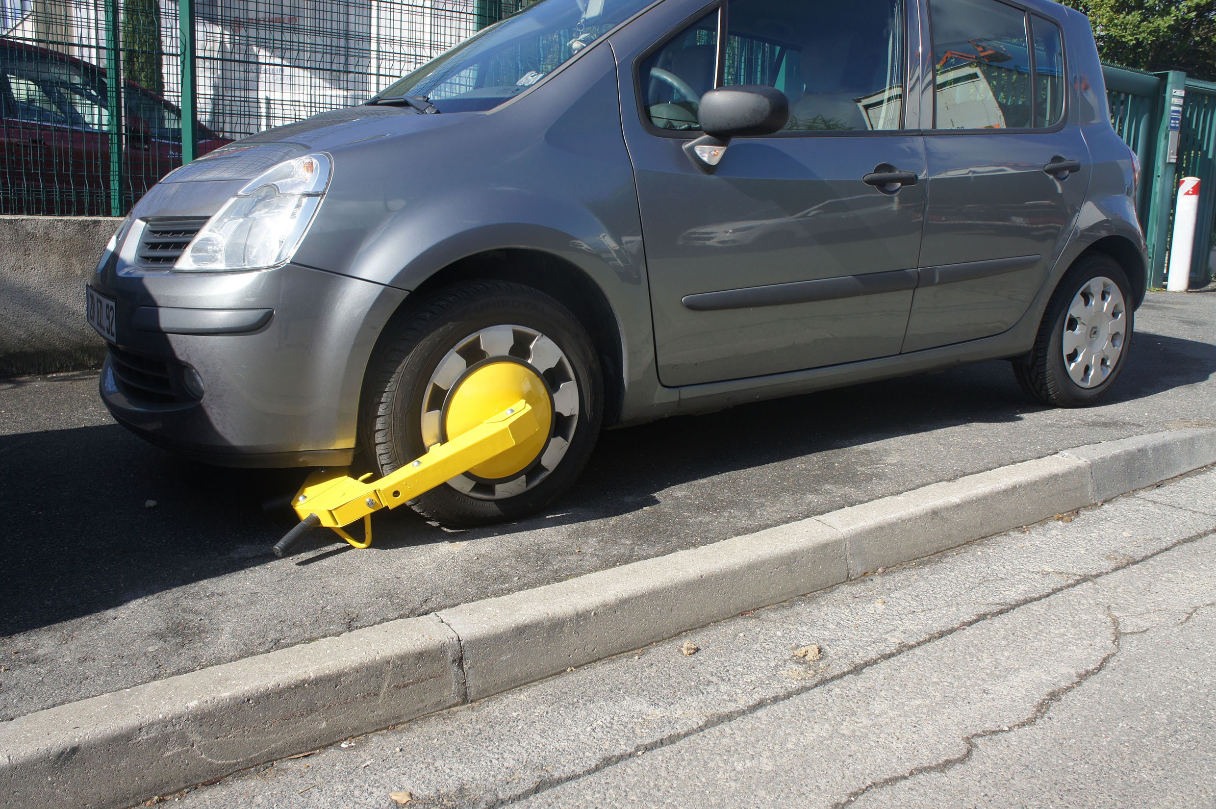 Car wheel blocking