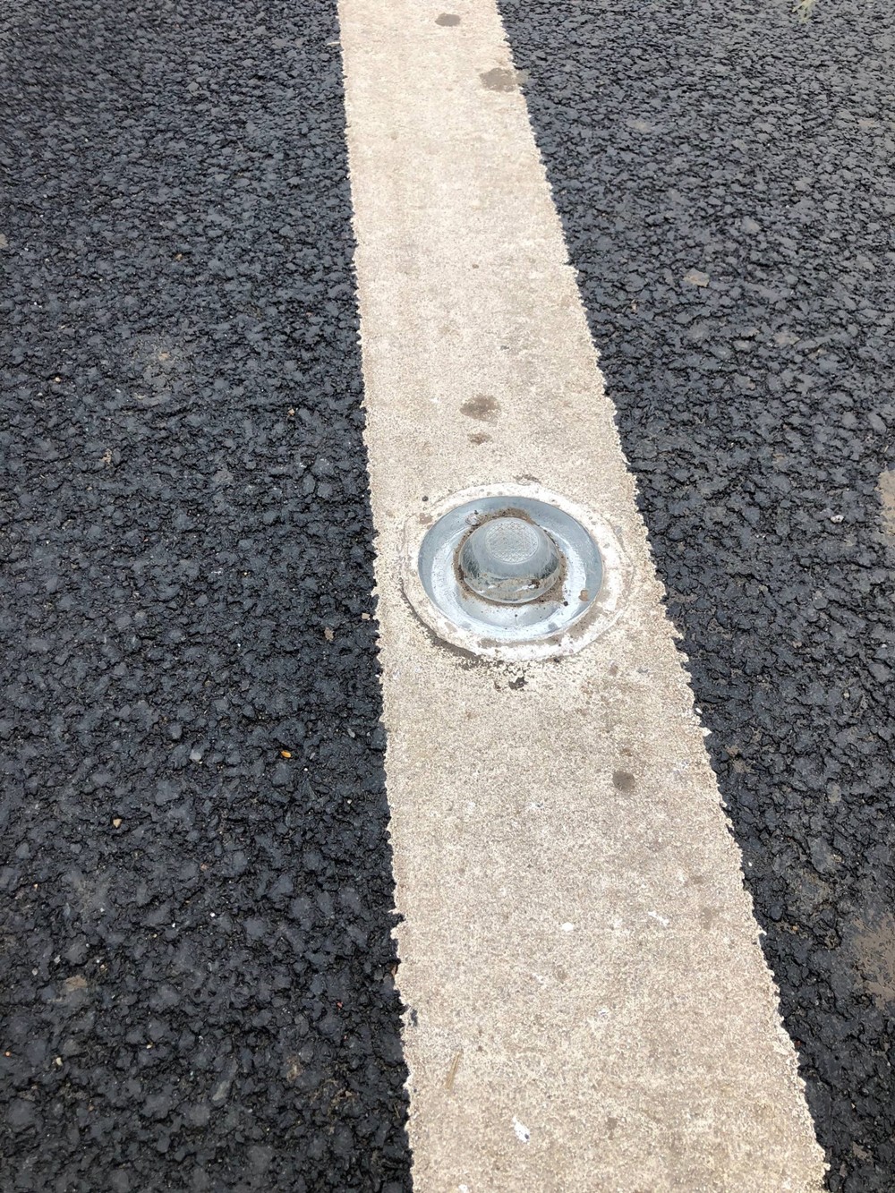 Glass reflective marker