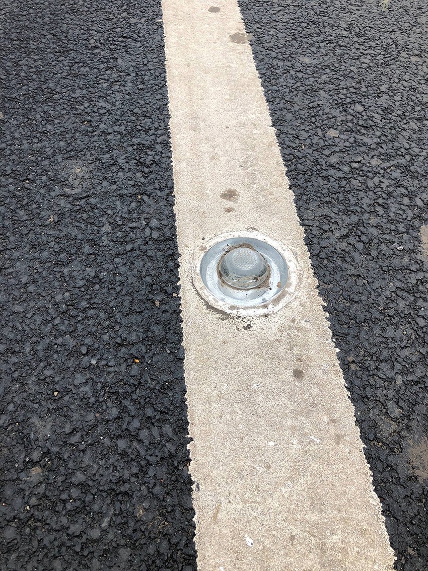 Glass reflective marker