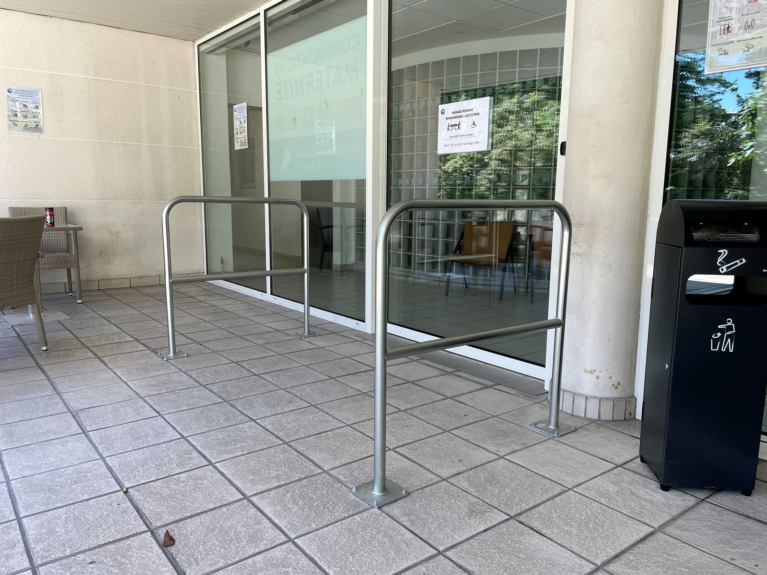 Steel safety barrier to be fixed with a diameter of 40 mm