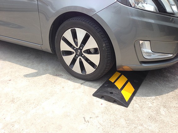 High-visibility modular speed bump EASYFAST