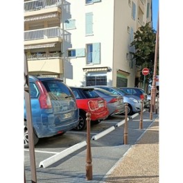 High-visibility parking stop