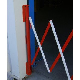 Accessory for expandable security barrier 